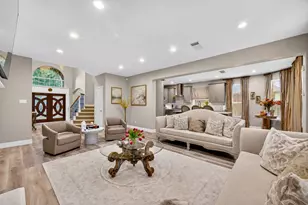1802 Pepper Tree Ct, Sugar Land, TX 77479 - Photo 10