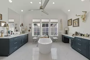 2403 W Kolbe Ln, Houston, TX 77080 - Photo 38