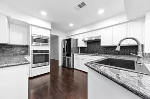 727 Bunker Hill Rd, Houston, TX 77024 - Photo 26