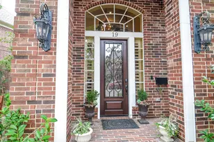 19 Ambleside Crescent Dr, Sugar Land, TX 77479 - Photo 2