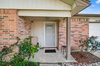 10738 Highland Woods Drive, Sugar Land, TX 77498 - Photo 4