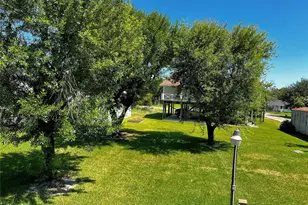 215 12th St St, Dickinson, TX 77539 - Photo 12