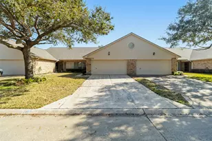 911 Woodfern Glen Ln, Pearland, TX 77584 - Photo 2