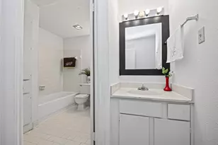 9435 Pagewood Ln, Houston, TX 77063 - Photo 14