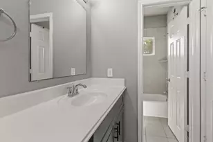 7903 Moon Beam St, Houston, TX 77088 - Photo 36