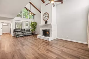 18242 Lakeside Ln, Houston, TX 77058 - Photo 2