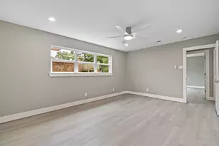 214 Whispering Oaks Dr, Seabrook, TX 77586 - Photo 8