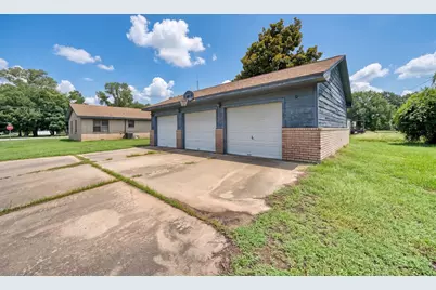 413 3rd Street, Somerville, TX 77879 - Photo 2