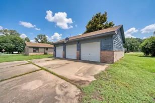 413 3rd St, Somerville, TX 77879 - Photo 2