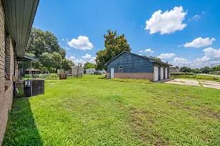 413 3rd St, Somerville, TX 77879 - Photo 18