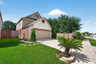 5102 Espuela Ln, Baytown, TX 77521 - Photo 2