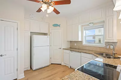 700 Palmetto Drive, Crystal Beach, TX 77650 - Photo 14