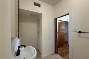1011 Nadine St, Houston, TX 77009 - Photo 6
