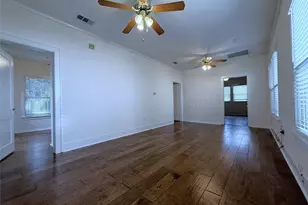 1011 Nadine St, Houston, TX 77009 - Photo 6