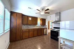 1011 Nadine St, Houston, TX 77009 - Photo 12