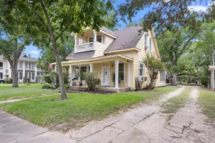 208 E East State St, Eagle Lake, TX 77434 - Photo 2