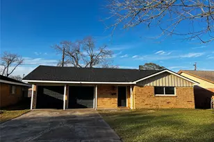 1808 Dolphin Dr, Seabrook, TX 77586 - Photo 1