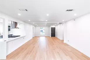 11726 N Willow Cir, Houston, TX 77071 - Photo 14
