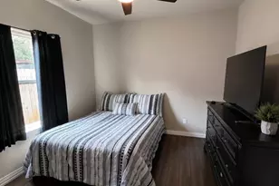 8150 Sharondale Dr, Houston, TX 77033 - Photo 16