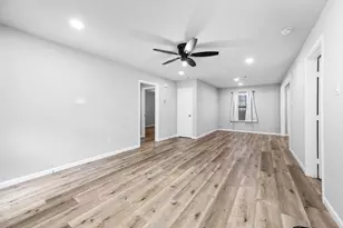 709 E Gulf St, Baytown, TX 77520 - Photo 4