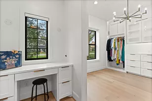 1026 Traweek St, Houston, TX 77055 - Photo 32