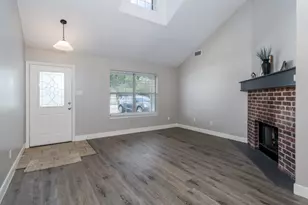 606 S Pine St, Tomball, TX 77375 - Photo 4