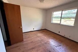 409 County Rd 243, Angleton, TX 77515 - Photo 4