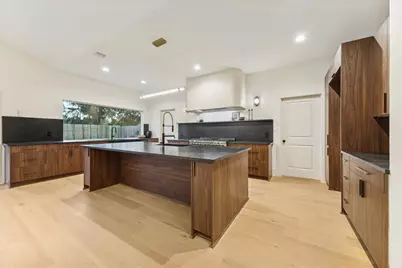 10623 Inwood Drive, Houston, TX 77042 - Photo 6