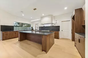 10623 Inwood Dr, Houston, TX 77042 - Photo 6