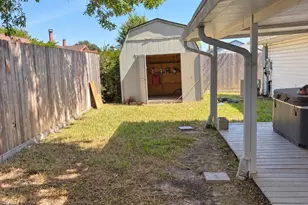 9811 Rocky Hollow Rd, La Porte, TX 77571 - Photo 18