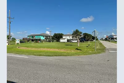 982 S Melody Lane, Crystal Beach, TX 77650 - Photo 2