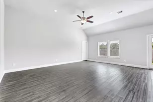 10329 S Goshawk Trl, Conroe, TX 77385 - Photo 18