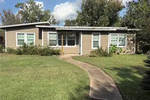 1622 W 9th St, Freeport, TX 77541 - Photo 2