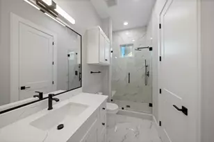 2046 MacArthur St, Houston, TX 77030 - Photo 28