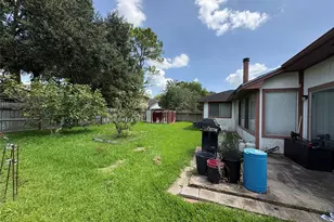 1127 W Brompton Dr, Pearland, TX 77584 - Photo 2