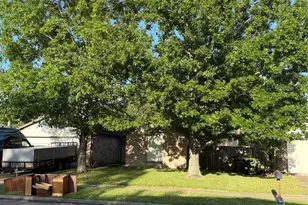 1127 W Brompton Dr, Pearland, TX 77584 - Photo 1