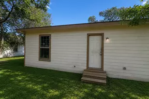 7612 E Magnolia St, Houston, TX 77012 - Photo 12