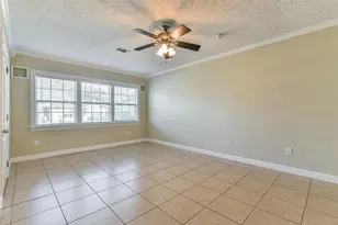 11 Lyncrest Dr, Galveston, TX 77550 - Photo 4