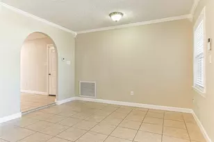 11 Lyncrest Dr, Galveston, TX 77550 - Photo 6
