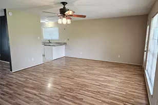17302 Heritage Bay Dr, Webster, TX 77598 - Photo 4