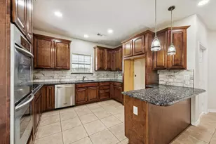 216 Rue Orleans St, Baytown, TX 77520 - Photo 2