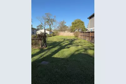 7009 Roswell Street, Houston, TX 77022 - Photo 6