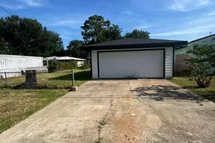 3022 South Dr, Groves, TX 77619 - Photo 18