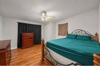 4323 Avenue R 1/2, Galveston, TX 77550 - Photo 10