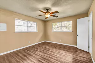 404 S 14th St, West Columbia, TX 77486 - Photo 38