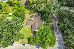 404 S 14th St, West Columbia, TX 77486 - Photo 8