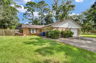 404 S 14th St, West Columbia, TX 77486 - Photo 2
