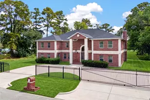 8438 Darlington Dr, Houston, TX 77028 - Photo 2