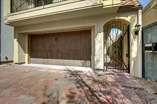 2318 Welch St, Houston, TX 77019 - Photo 2