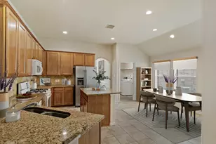 12804 Flat Creek Dr, Pearland, TX 77584 - Photo 10